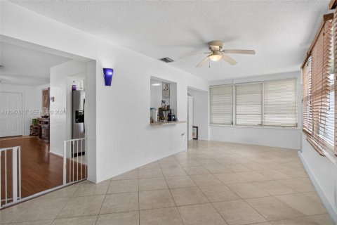 House in Pompano Beach, Florida 2 bedrooms, 112.13 sq.m. № 2248684 - photo 16