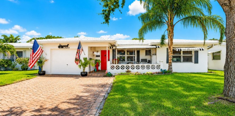 House in Pompano Beach, Florida 2 bedrooms, 112.13 sq.m. № 2248684
