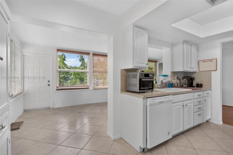 House in Pompano Beach, Florida 2 bedrooms, 112.13 sq.m. № 2248684 - photo 14
