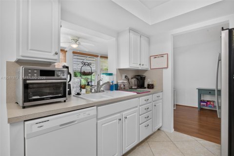 House in Pompano Beach, Florida 2 bedrooms, 112.13 sq.m. № 2248684 - photo 11