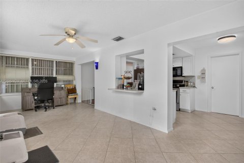 House in Pompano Beach, Florida 2 bedrooms, 112.13 sq.m. № 2248684 - photo 15