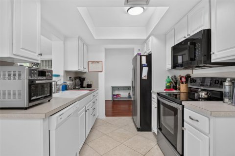 House in Pompano Beach, Florida 2 bedrooms, 112.13 sq.m. № 2248684 - photo 10