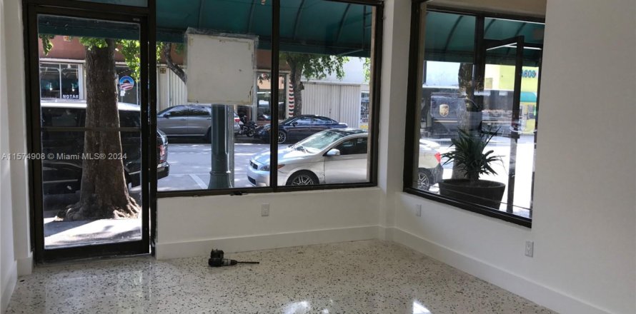 Tienda en Miami, Florida № 1208235