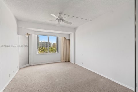 Condo in Key Biscayne, Florida, 2 bedrooms  № 1770313 - photo 30