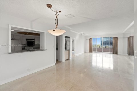 Condo in Key Biscayne, Florida, 2 bedrooms  № 1770313 - photo 25