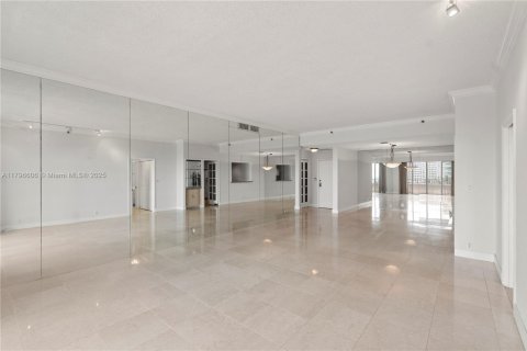 Condo in Key Biscayne, Florida, 2 bedrooms  № 1770313 - photo 18