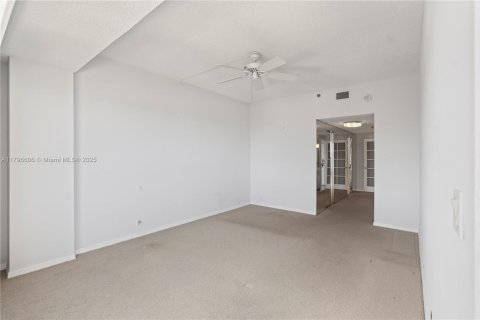 Condo in Key Biscayne, Florida, 2 bedrooms  № 1770313 - photo 5