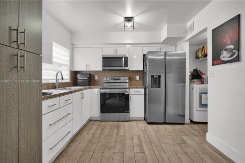Adosado en venta en Miami, Florida, 4 dormitorios, 170.94 m2 № 1921812 - foto 6