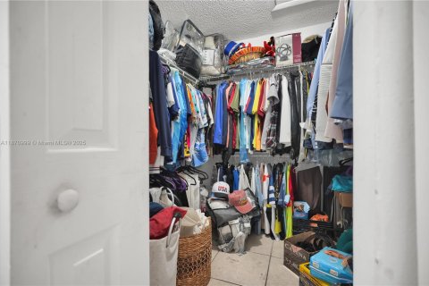 Adosado en venta en Miami, Florida, 4 dormitorios, 170.94 m2 № 1921812 - foto 20