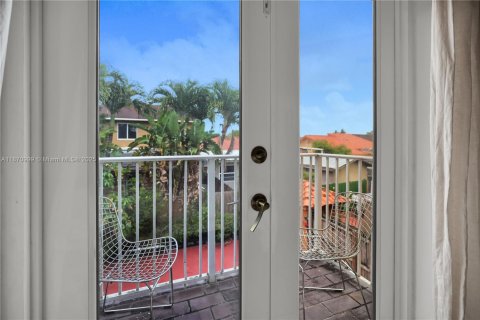 Adosado en venta en Miami, Florida, 4 dormitorios, 170.94 m2 № 1921812 - foto 18