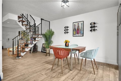 Adosado en venta en Miami, Florida, 4 dormitorios, 170.94 m2 № 1921812 - foto 4
