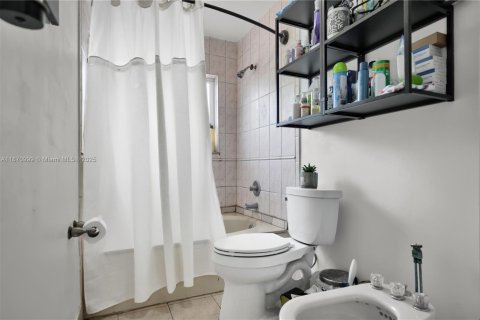 Adosado en venta en Miami, Florida, 4 dormitorios, 170.94 m2 № 1921812 - foto 19