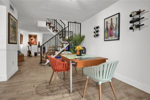 Adosado en venta en Miami, Florida, 4 dormitorios, 170.94 m2 № 1921812 - foto 11