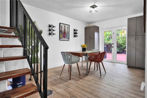 Adosado en venta en Miami, Florida, 4 dormitorios, 170.94 m2 № 1921812 - foto 10