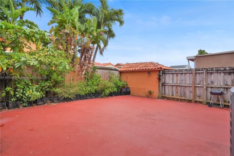Adosado en venta en Miami, Florida, 4 dormitorios, 170.94 m2 № 1921812 - foto 8