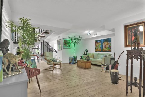 Adosado en venta en Miami, Florida, 4 dormitorios, 170.94 m2 № 1921812 - foto 1