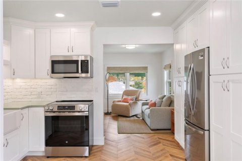 House in Saint Petersburg, Florida 1 bedroom, 53.88 sq.m. № 1911024 - photo 9