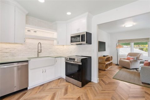 House in Saint Petersburg, Florida 1 bedroom, 53.88 sq.m. № 1911024 - photo 6