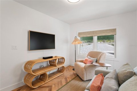House in Saint Petersburg, Florida 1 bedroom, 53.88 sq.m. № 1911024 - photo 11