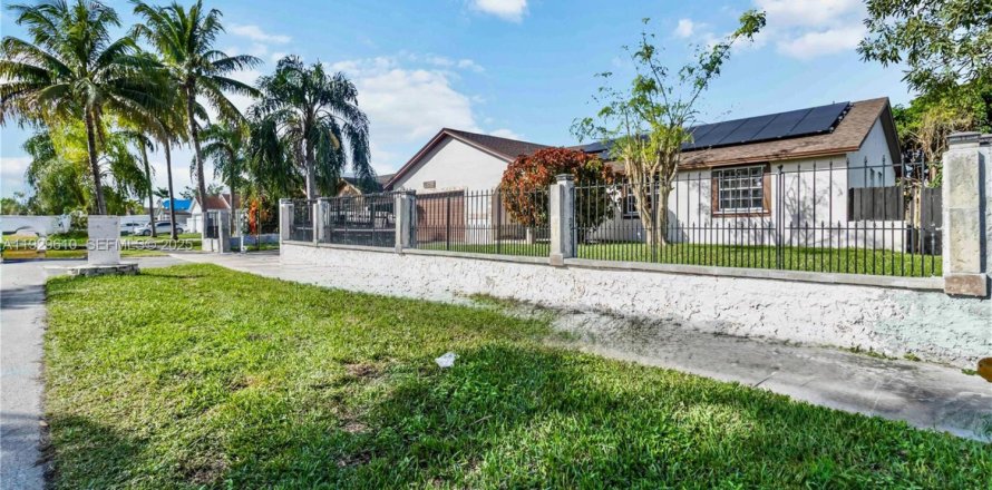 Casa en Homestead, Florida 4 dormitorios, 192.4 m2 № 1988458