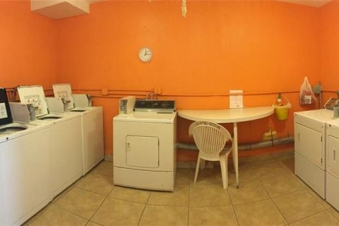 Condo in Hallandale Beach, Florida, 1 bedroom  № 2363536 - photo 13