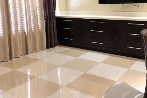 Condo in Hallandale Beach, Florida, 1 bedroom  № 2363536 - photo 3