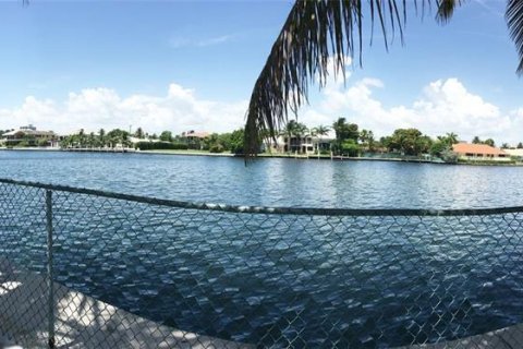 Condo in Hallandale Beach, Florida, 1 bedroom  № 2363536 - photo 15