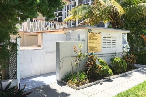Condo in Hallandale Beach, Florida, 1 bedroom  № 2363536 - photo 17