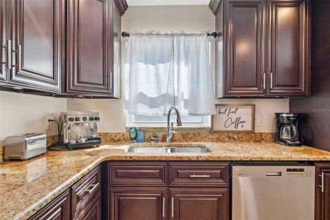 Купить виллу или дом в Сеффнер, Флорида 11 комнат, 177.44м2, № 2425832 - фото 15