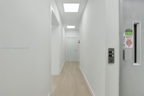 Propiedad comercial en venta en Miami, Florida № 1983255 - foto 15