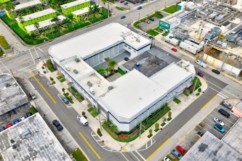 Propiedad comercial en venta en Miami, Florida № 1983255 - foto 2