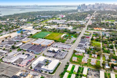 Propiedad comercial en venta en Miami, Florida № 1983255 - foto 3