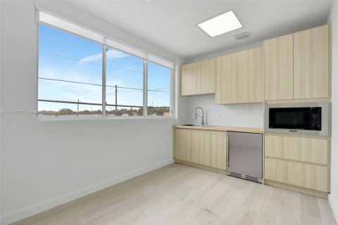 Propiedad comercial en venta en Miami, Florida № 1983255 - foto 14