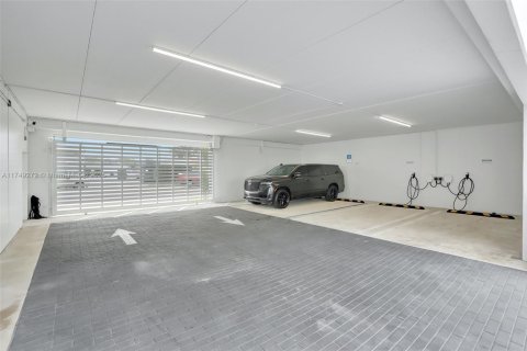 Propiedad comercial en venta en Miami, Florida № 1983255 - foto 6