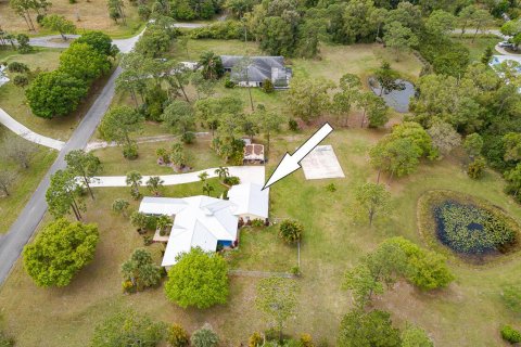 House in Stuart, Florida 4 bedrooms, 212.1 sq.m. № 1054870 - photo 1
