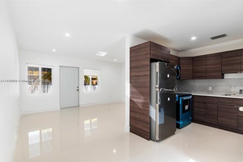 Villa ou maison à louer à Miami, Floride: 2 chambres, 92.9 m2 № 1964962 - photo 5