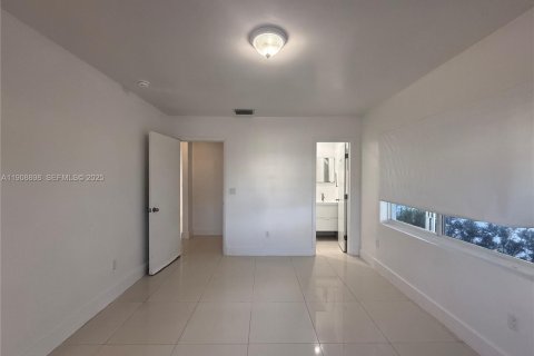 Villa ou maison à louer à Miami, Floride: 2 chambres, 92.9 m2 № 1964962 - photo 11