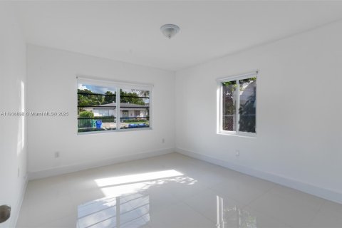 Villa ou maison à louer à Miami, Floride: 2 chambres, 92.9 m2 № 1964962 - photo 8