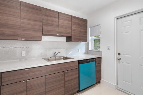 Villa ou maison à louer à Miami, Floride: 2 chambres, 92.9 m2 № 1964962 - photo 7