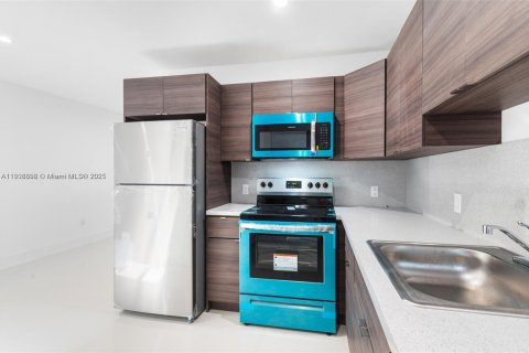 Villa ou maison à louer à Miami, Floride: 2 chambres, 92.9 m2 № 1964962 - photo 6