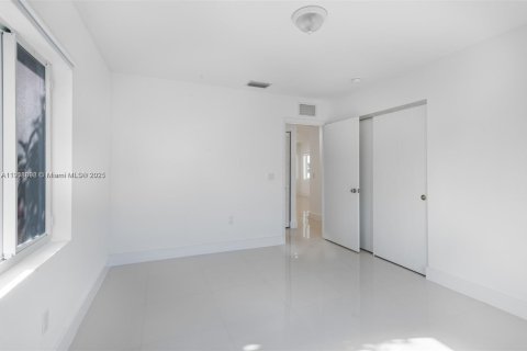 Villa ou maison à louer à Miami, Floride: 2 chambres, 92.9 m2 № 1964962 - photo 9