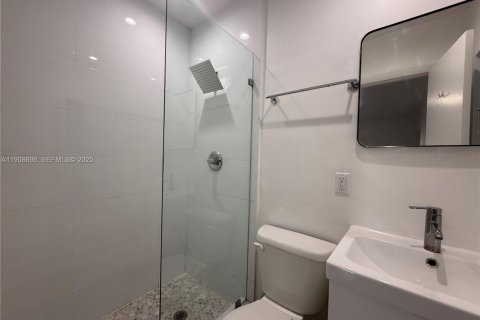 Villa ou maison à louer à Miami, Floride: 2 chambres, 92.9 m2 № 1964962 - photo 12