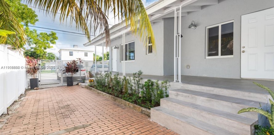 Villa ou maison à Miami, Floride 2 chambres, 92.9 m2 № 1964962