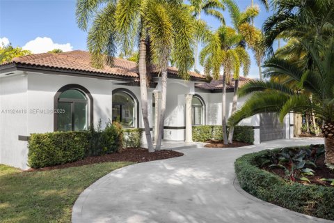 Casa en venta en Miami, Florida, 5 dormitorios, 255.85 m2 № 1983784 - foto 2