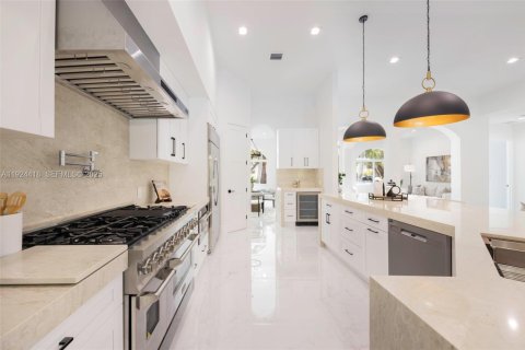 Casa en venta en Miami, Florida, 5 dormitorios, 255.85 m2 № 1983784 - foto 9