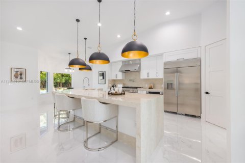 Casa en venta en Miami, Florida, 5 dormitorios, 255.85 m2 № 1983784 - foto 14