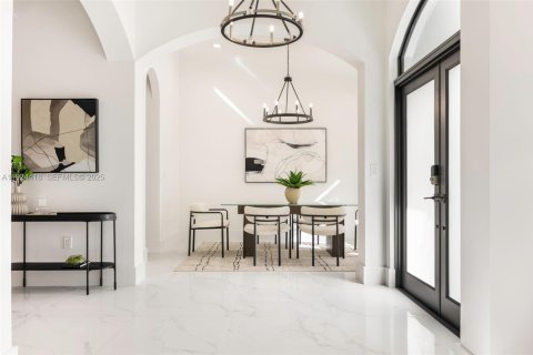 Casa en venta en Miami, Florida, 5 dormitorios, 255.85 m2 № 1983784 - foto 3