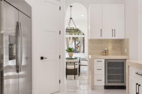 Casa en venta en Miami, Florida, 5 dormitorios, 255.85 m2 № 1983784 - foto 10