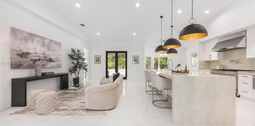 Casa en Miami, Florida 5 dormitorios, 255.85 m2 № 1983784