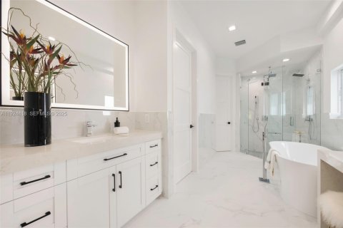 Casa en venta en Miami, Florida, 5 dormitorios, 255.85 m2 № 1983784 - foto 18